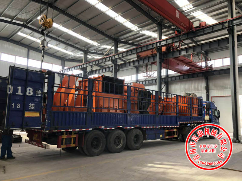 富康廂式移動(dòng)破碎機(jī)發(fā)往貴州